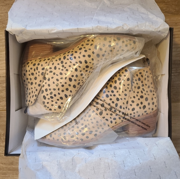NIB Dolce Vita Stacked Heel Leopard Suede Booties - Picture 8 of 9